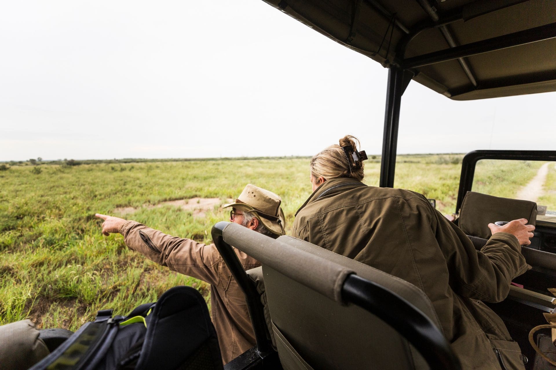 4Days3NightsCity-2 adult-woman-and-a-safari-guide-leaning-out-looking